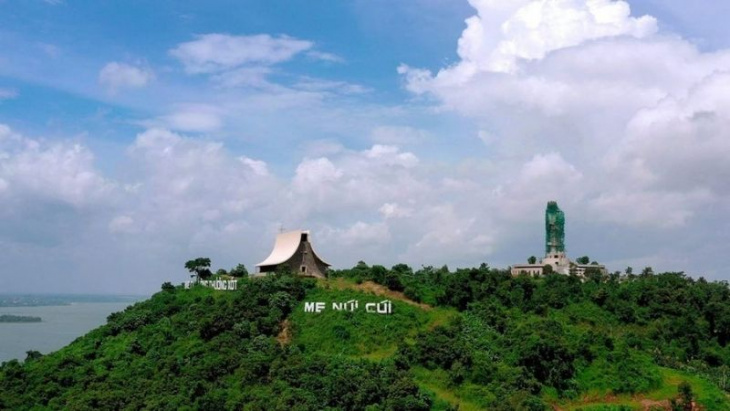 Ngỡ ngàng tượng Đức Mẹ Maria cao nhất Việt Nam trên đỉnh Núi Cúi Đồng Nai