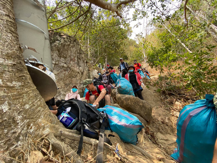 khám phá, trải nghiệm, cùng thành viên việt nam ơi lan tỏa ý thức bảo vệ môi trường qua trải nghiệm leo núi bà đen