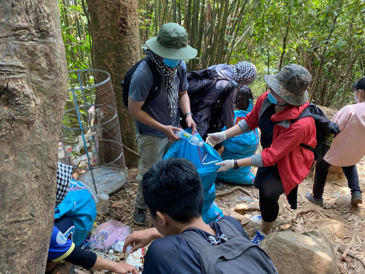 khám phá, trải nghiệm, cùng thành viên việt nam ơi lan tỏa ý thức bảo vệ môi trường qua trải nghiệm leo núi bà đen