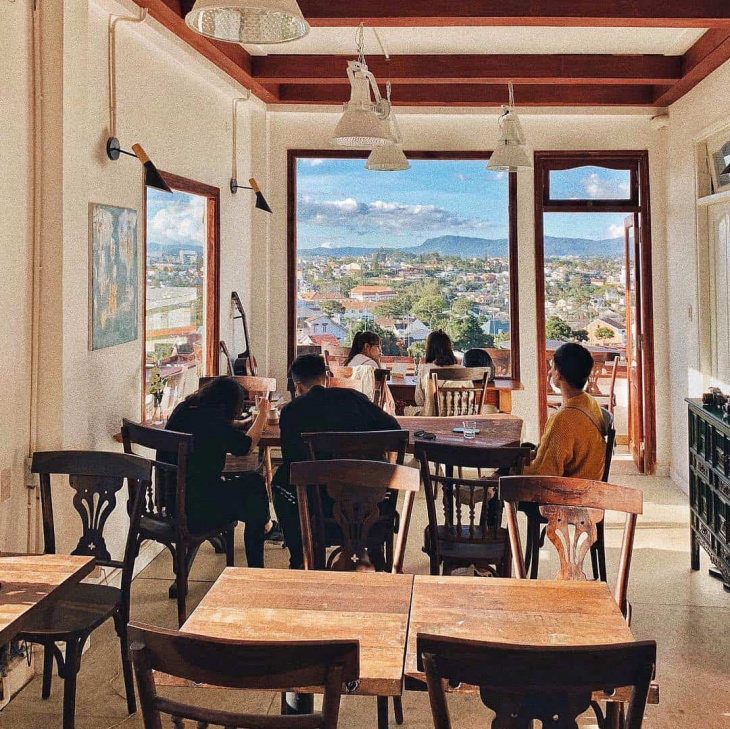 Tiệm cafe Tháng 3 – Một chiếc view Đà Lạt đẹp Ngất Ngây