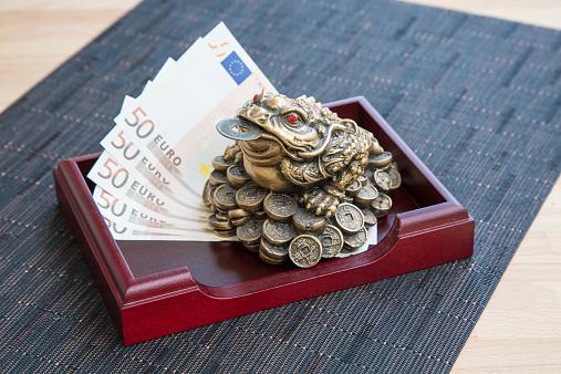 Tìm hiểu vị trí nơi đặt cóc ngậm tiền trong phong thủy thu hút tiền tài và vận may