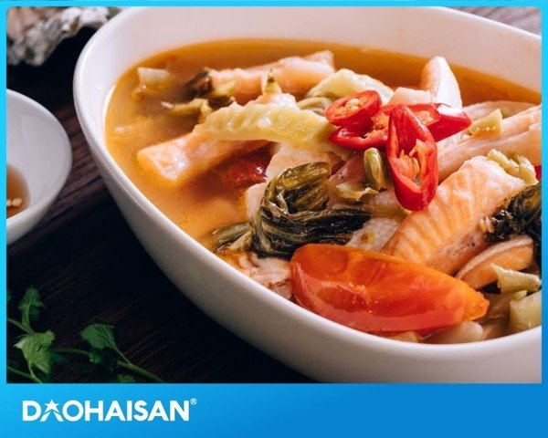 ẩm thực, món ngon, hướng dẫn 2 cách nấu đầu cá hồi với dưa chua cực kỳ đơn giản
