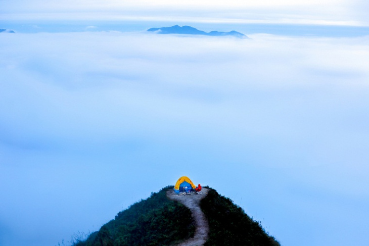 khám phá, trải nghiệm, ngủ lều giữa biển mây tà xùa