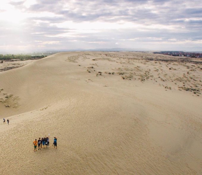 Trải nghiệm trượt ván trên ‘sa mạc’ cát khi đến du lịch Quảng Bình
