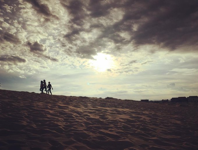 khám phá, trải nghiệm, trải nghiệm trượt ván trên ‘sa mạc’ cát khi đến du lịch quảng bình