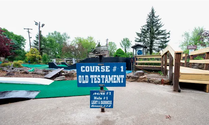 'mắt chữ o, mồm chữ a ‘ trước 10 sân golf mini kỳ lạ nhất thế giới