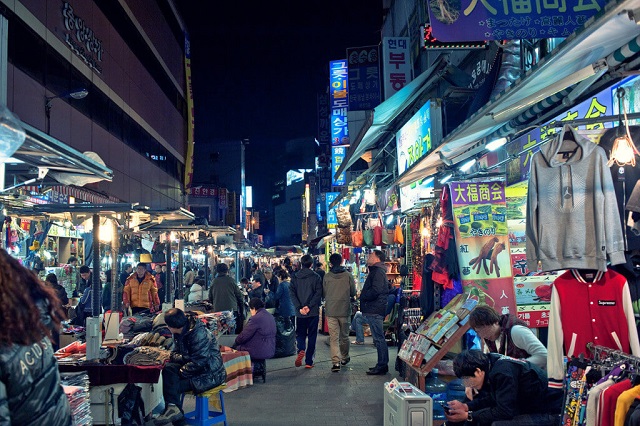 Dạo quanh 5 khu chợ trời nổi tiếng ở Seoul mà không lo cháy túi