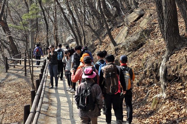 Mách bạn những cung đường leo núi đẹp nhất tại Seoul