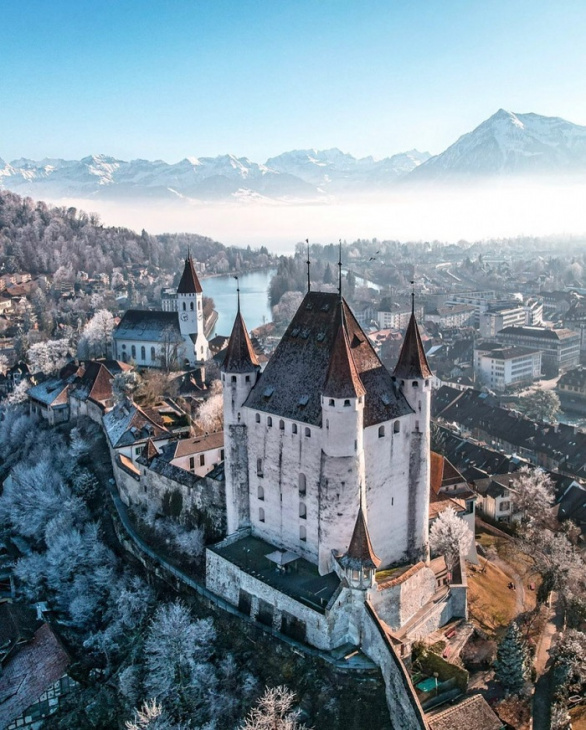 Bước vào thế giới cổ tích trong những lâu đài đẹp nhất Thụy Sĩ