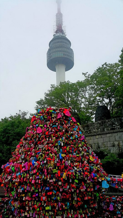 Ngỡ ngàng trước hàng triệu “ổ khoá tình yêu” ở Hàn Quốc