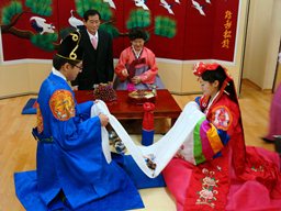 Phong tục cưới hỏi đắt đỏ ở Hàn Quốc
