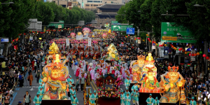 Lễ diễu hành Liên đăng ngày Phật Đản