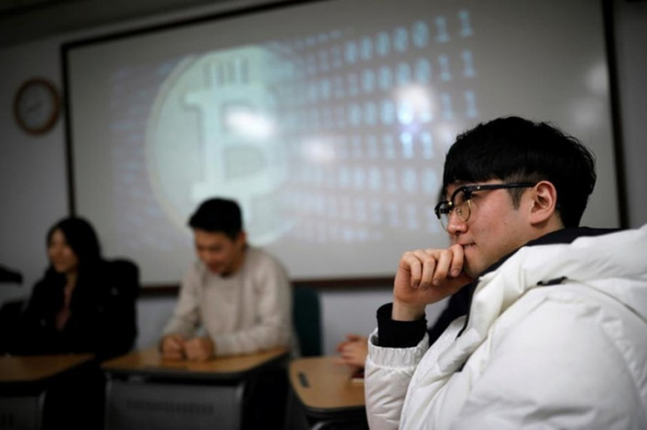 Bỏ dở tương lai, giới trẻ Hàn Quốc chìm đắm vào cơn sốt tiền ảo