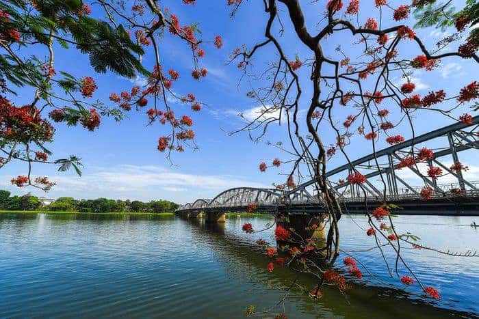 Khám phá vẻ đẹp thơ mộng của Sông Hương Huế