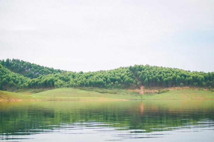 Hồ Thác Bà – Yên Bái | REVIEW chi tiết địa điểm vui chơi, chi phí,…