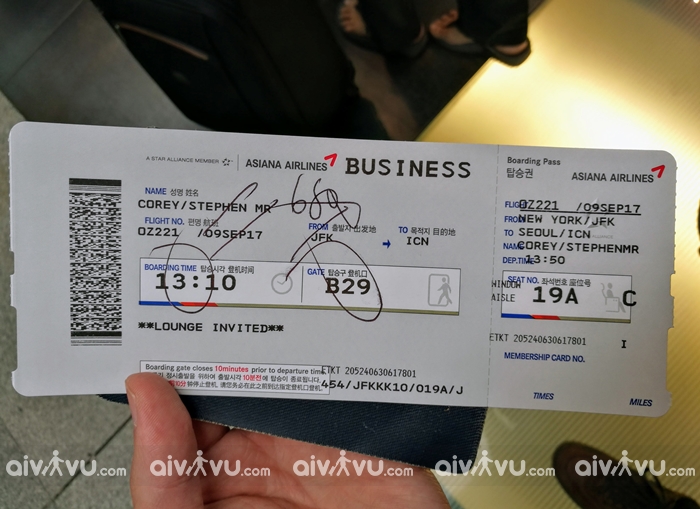 Hướng dẫn thủ tục đổi tên vé máy bay Asiana Airlines mới nhất