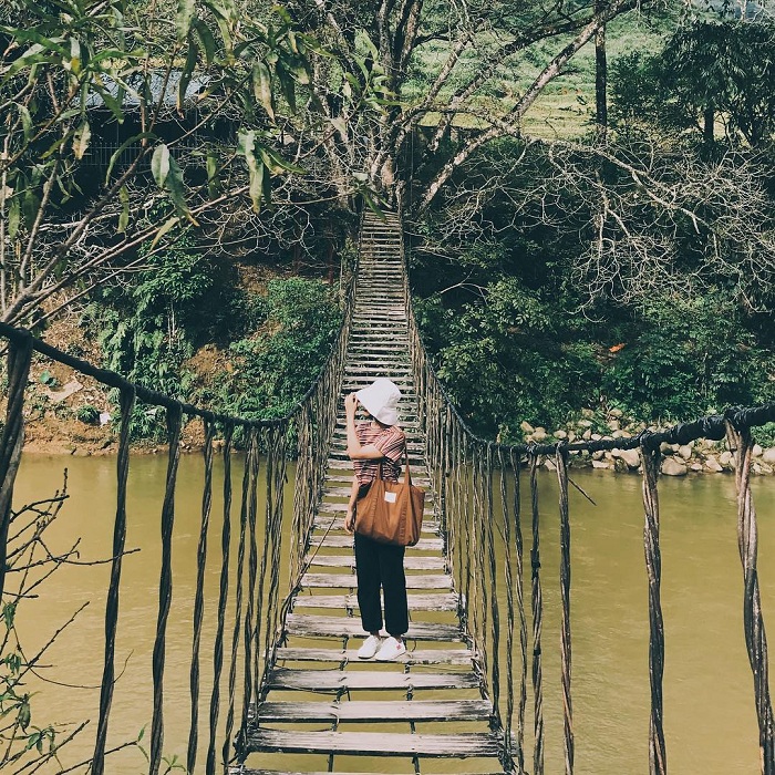 Những cây cầu treo ở Việt Nam lên hình thì đẹp, check in thì run nhưng giới trẻ cực thích