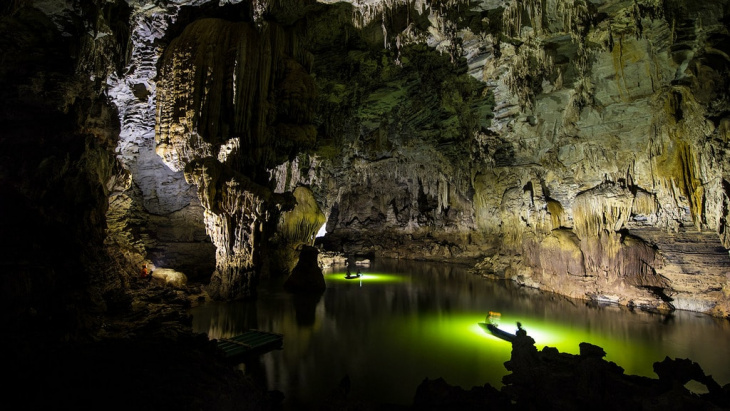 Thám hiểm hang Tú Làn – lạc vào thế giới thần tiên