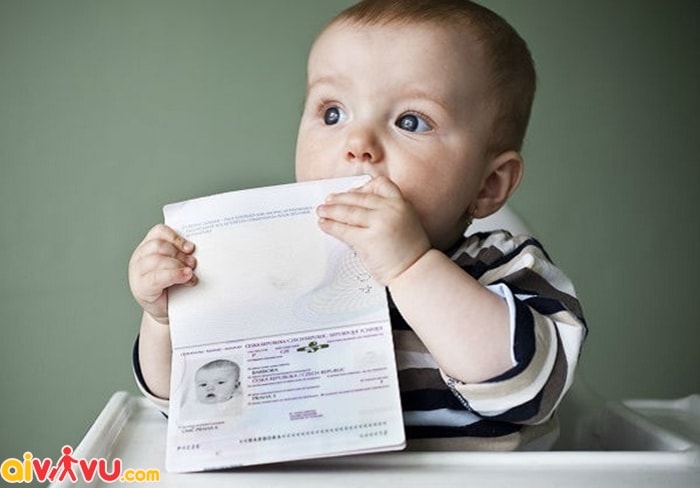 châu âu, trẻ sơ sinh đi máy bay cần giấy tờ gì và lưu ý cần biết?