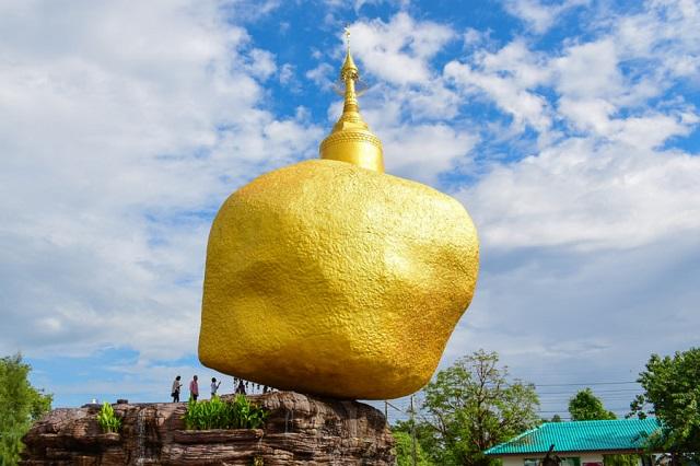hòn đá vàng, khám phá du lịch, du lịch myanmar, , khám phá, trải nghiệm, hòn đá dát vàng khổng lồ cheo leo trên vách đá hàng thế kỷ không rơi