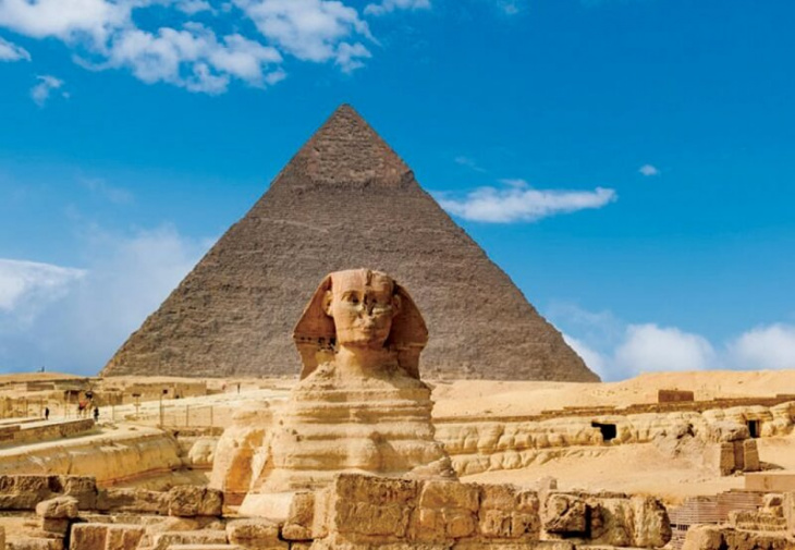 Hình xăm Ai Cập quyền lực: Những hình xăm Ai Cập quyền lực đem lại cảm giác của sự truyền thống và định vị vị thế quyền lực. Những bức tranh tuyệt đẹp này thể hiện sự đức tin và kiên trì của người Ai Cập cổ đại. Chúng chỉ ra rằng, Ai Cập là nơi có những bí mật và cổ vật đầy giá trị.