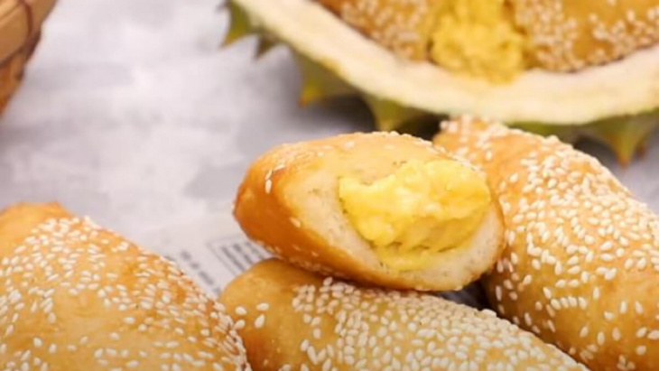 Cách làm bánh tiêu sầu riêng bên ngoài vàng trong mềm ngọt