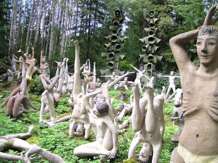 Khu du lịch kỳ quái nhất thế giới: 450 tượng gắn răng người thật