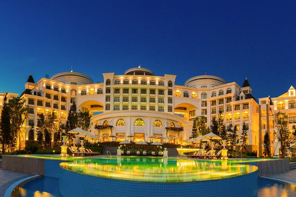 Vinpearl Resort & Spa Hạ Long - Lâu đài giữa biển lớn nhất Việt Nam