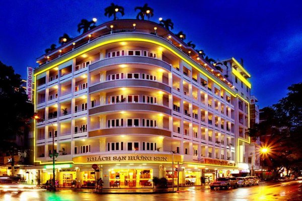 homestay, top 10 khách sạn có hồ bơi đẹp nhất ở sài gòn