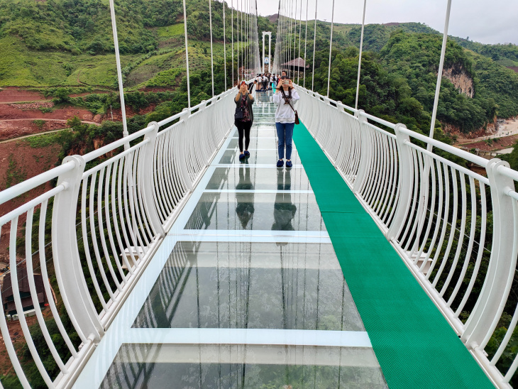 khám phá, trải nghiệm, một lần đến cầu kính bạch long - cây cầu kính đi bộ dài nhất thế giới ở mộc châu