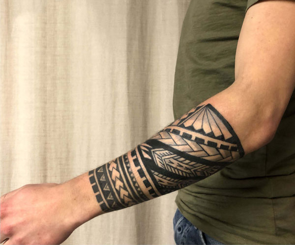 khám phá, 99+ hình xăm maori ở cánh tay, chân, ngực, lưng đẹp và ý nghĩa nhất