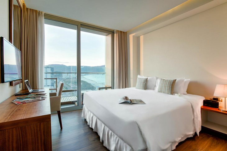 khám phá, review khách sạn đà nẵng 4 sao gần biển mỹ khê