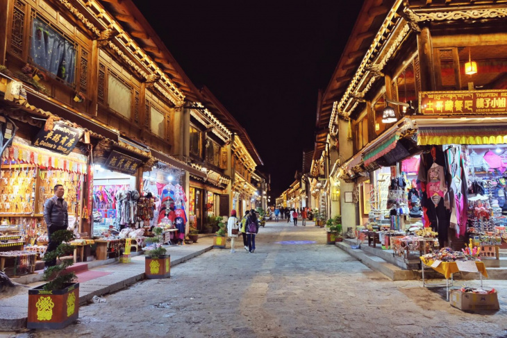 checkin tại phố cổ dukezong, shangrila, phố cổ dukezong ở shangri-la – thành cổ ánh trăng đẹp đến lạ lùng