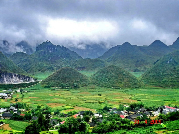 Du lịch Hà Giang thì đừng quên check in tại núi đôi Quản Bạ đẹp như tranh nhé
