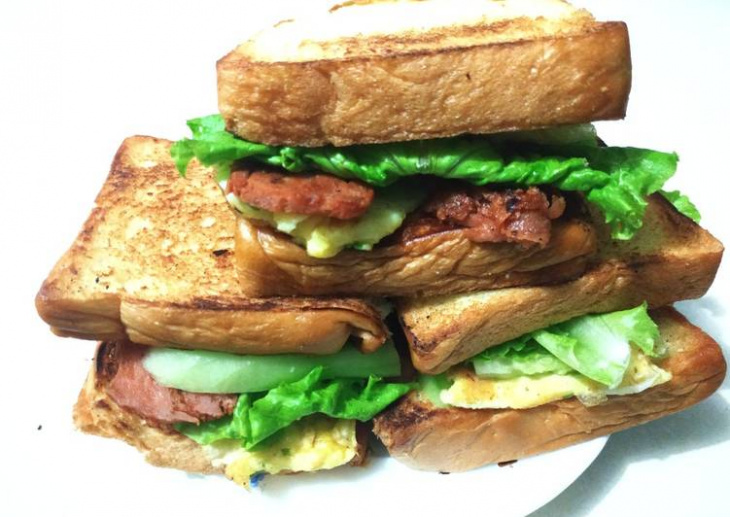 Sandwich đơn giản cho bữa sáng