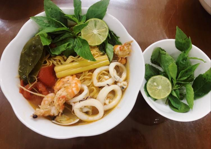 Mì tôm lẩu Thái chua cay siêu đơn giản
