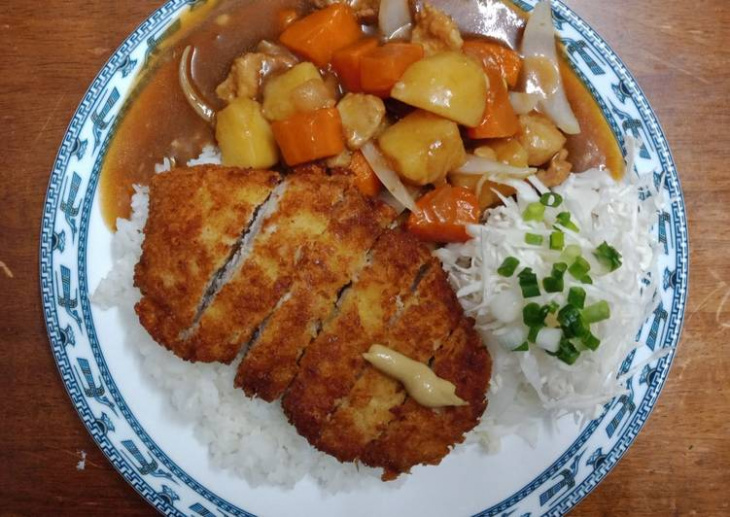 KAREI & TONKATSU (Cơm cà ri Nhật & Thịt heo chiên xù)