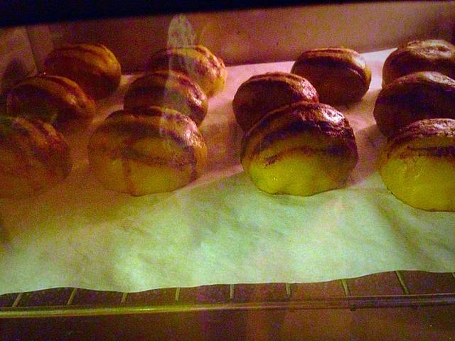 moon cake, pastry, shaped, watermelon, bánh trung thu ngàn lớp dưa hấu (watermelon shaped pastry moon cake)