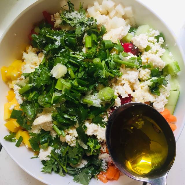 màu, nấu ăn cùng con, sắc, salad, salad trộn, xoài chín, nấu ăn cùng con: tô salad sắc màu siêu dễ