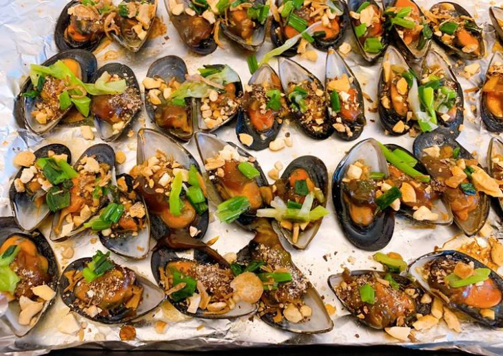 Vẹm nướng mỡ hành (Mussels)