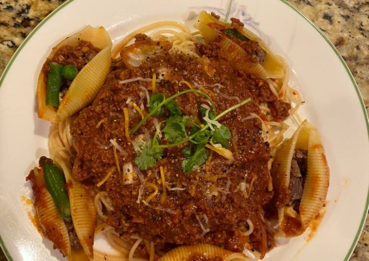 Spaghetti and caracol para rellenar Jumbo shells (tạm gọi mì Ý và sò ngậm ngọc)
