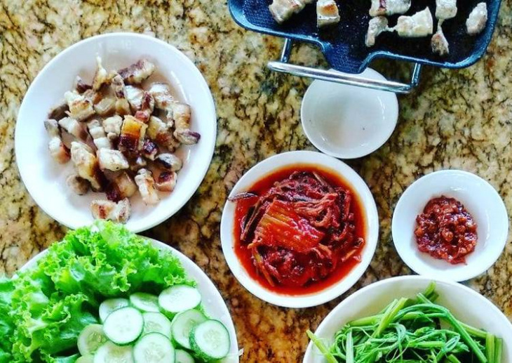 Thịt ba rọi nướng chấm sốt Hàn Quốc