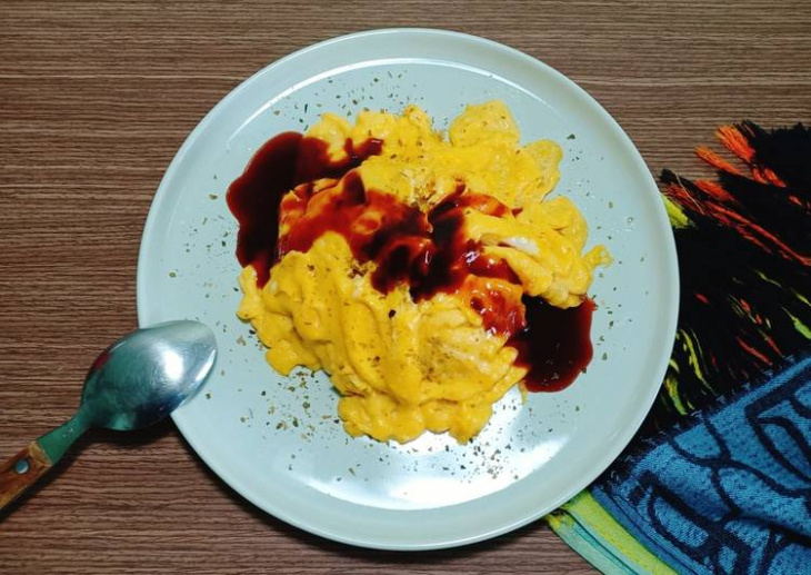 Omurice – Cơm bọc trứng kiểu Nhật