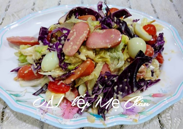 Salad thập cẩm trộn sốt mè rang