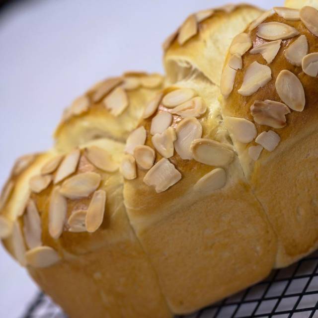 ăn vặt bột mì, bánh, bánh làm từ bột mì, bánh mì, bánh ngọt, brioche, whipping, harry brioche bread/bánh mì hoa cúc