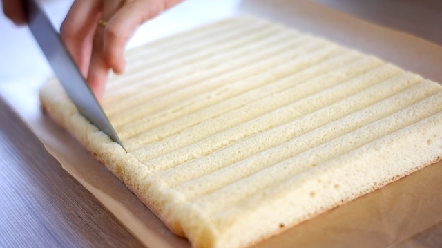 ăn vặt bột mì, baking powder, bánh, bánh bông lan, bánh bông lan cuộn, bánh làm từ bột mì, bánh ngọt, cách làm bánh bông lan cuộn đơn giản tại nhà | swiss roll cake | ở nhà cùng kim