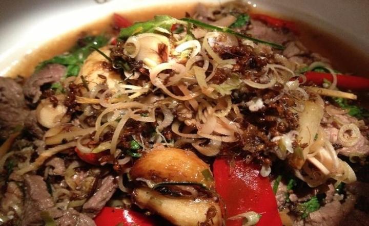 đặc sản campuchia, món ăn lạ, ẩm thực, đặc sản campuchia có chục con kiến đỏ nổ giòn tan trong miệng
