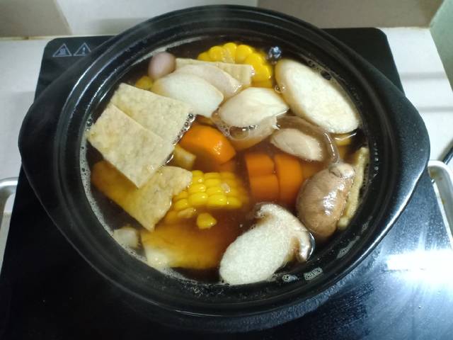 bắp ngọt, cà rốt, canh, canh nấm chay, món canh chả cá, nấm, soup rau củ chay, canh bắp ngọt, cà rốt, nấm nấu chả cá chay