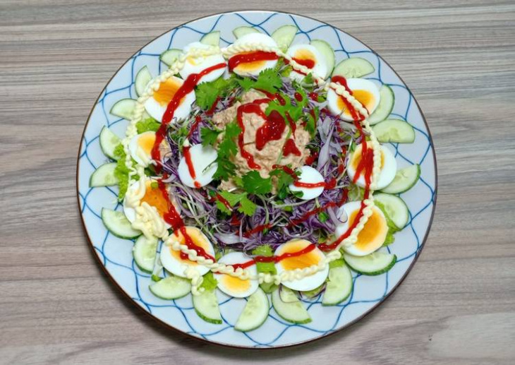 Salad trứng luộc & cá ngừ ngâm dầu