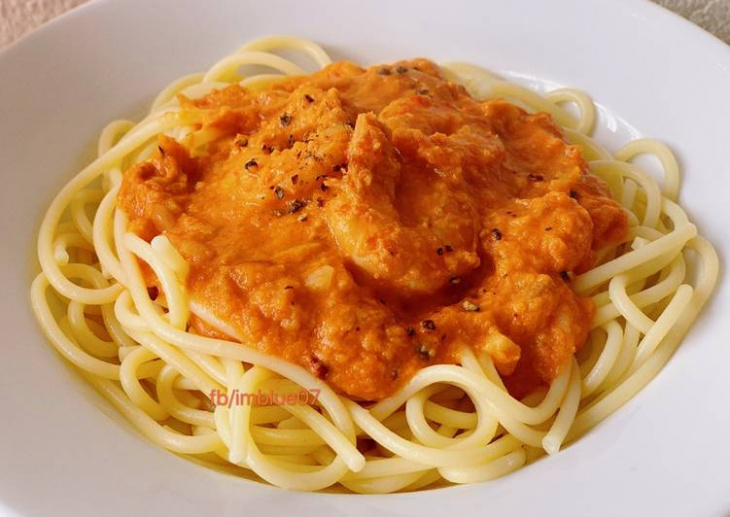 Spaghetti sốt tôm phô mai